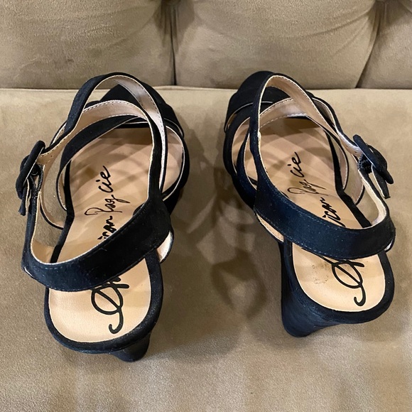 Black Platform - Picture 5 of 6